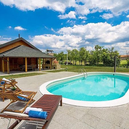 V'S Place - Wooden House With Heated Pool And Outdoor Sauna Otočac المظهر الخارجي الصورة