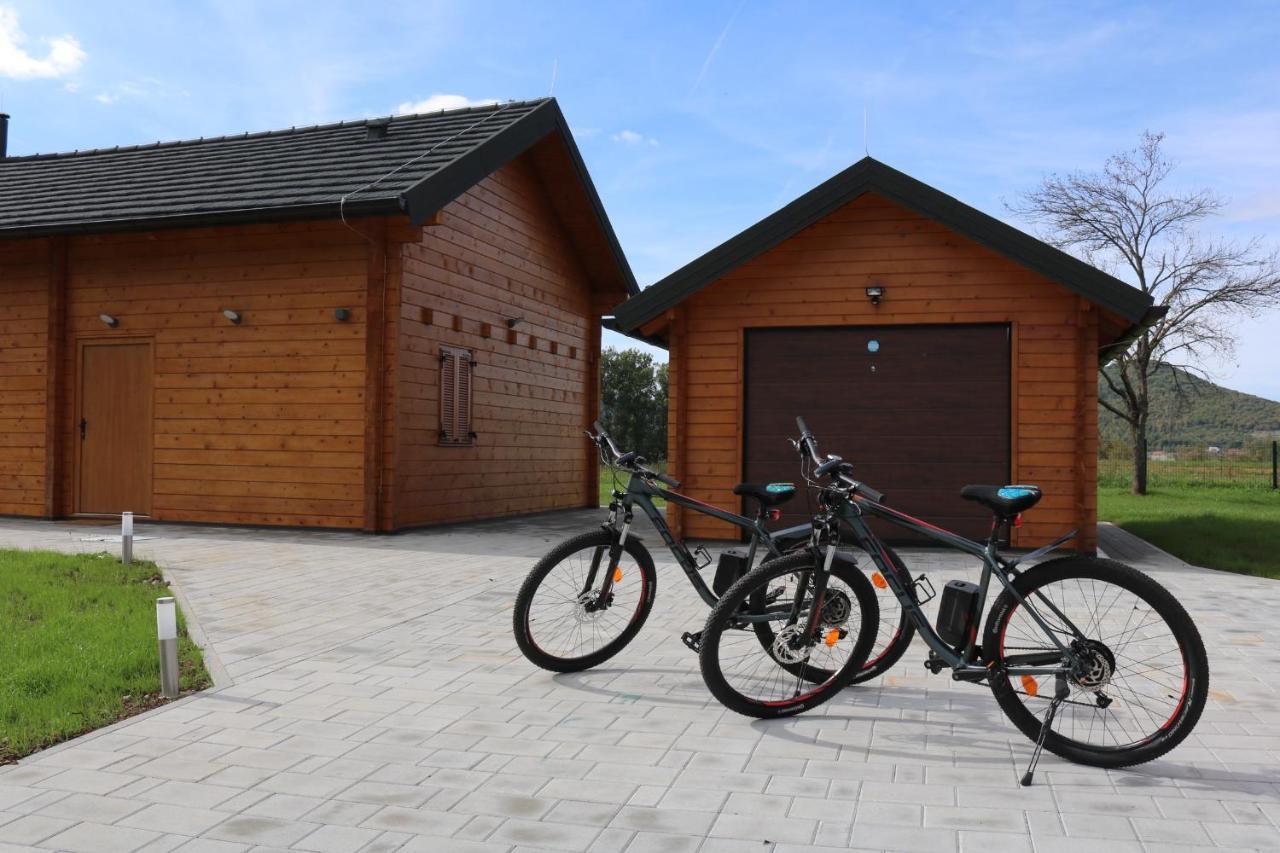 V'S Place - Wooden House With Heated Pool And Outdoor Sauna Otočac المظهر الخارجي الصورة