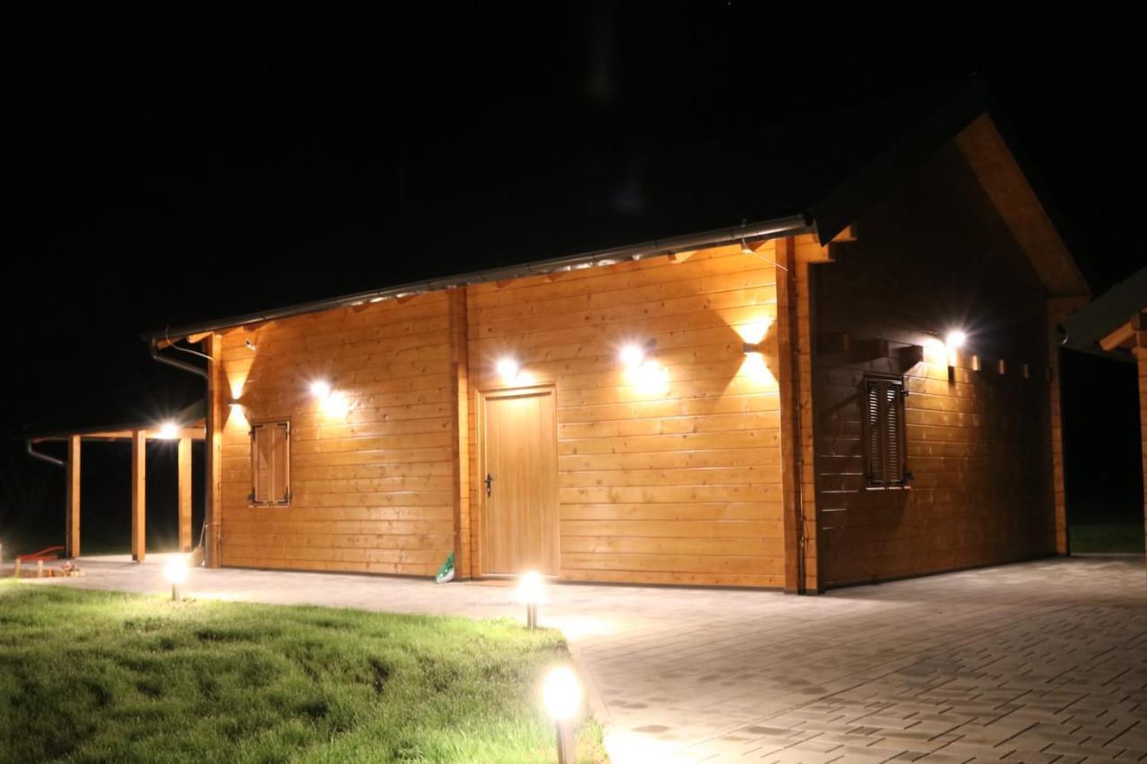 V'S Place - Wooden House With Heated Pool And Outdoor Sauna Otočac المظهر الخارجي الصورة