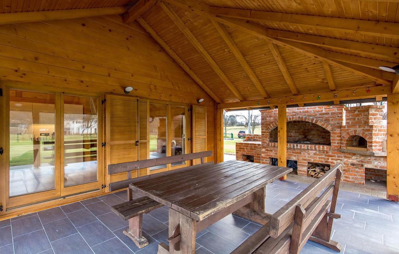 V'S Place - Wooden House With Heated Pool And Outdoor Sauna Otočac المظهر الخارجي الصورة