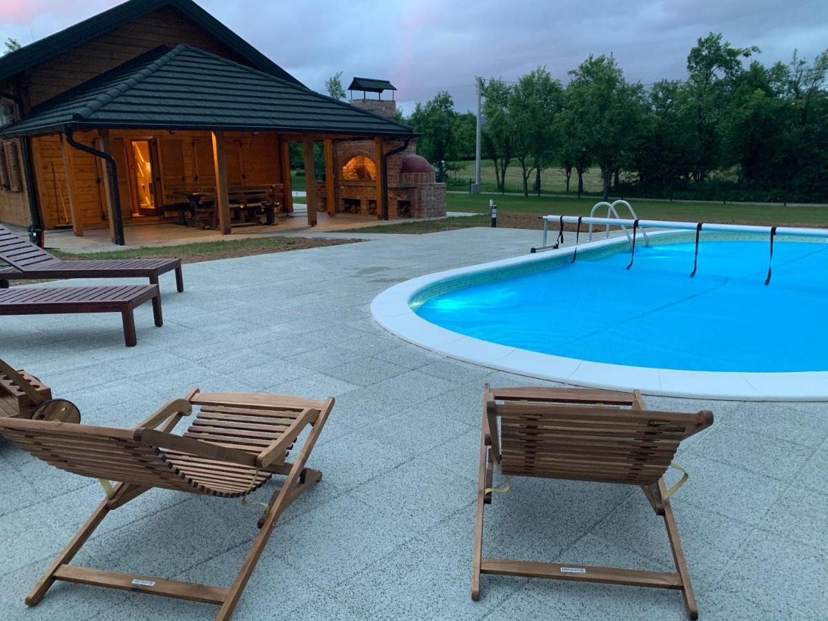 V'S Place - Wooden House With Heated Pool And Outdoor Sauna Otočac المظهر الخارجي الصورة