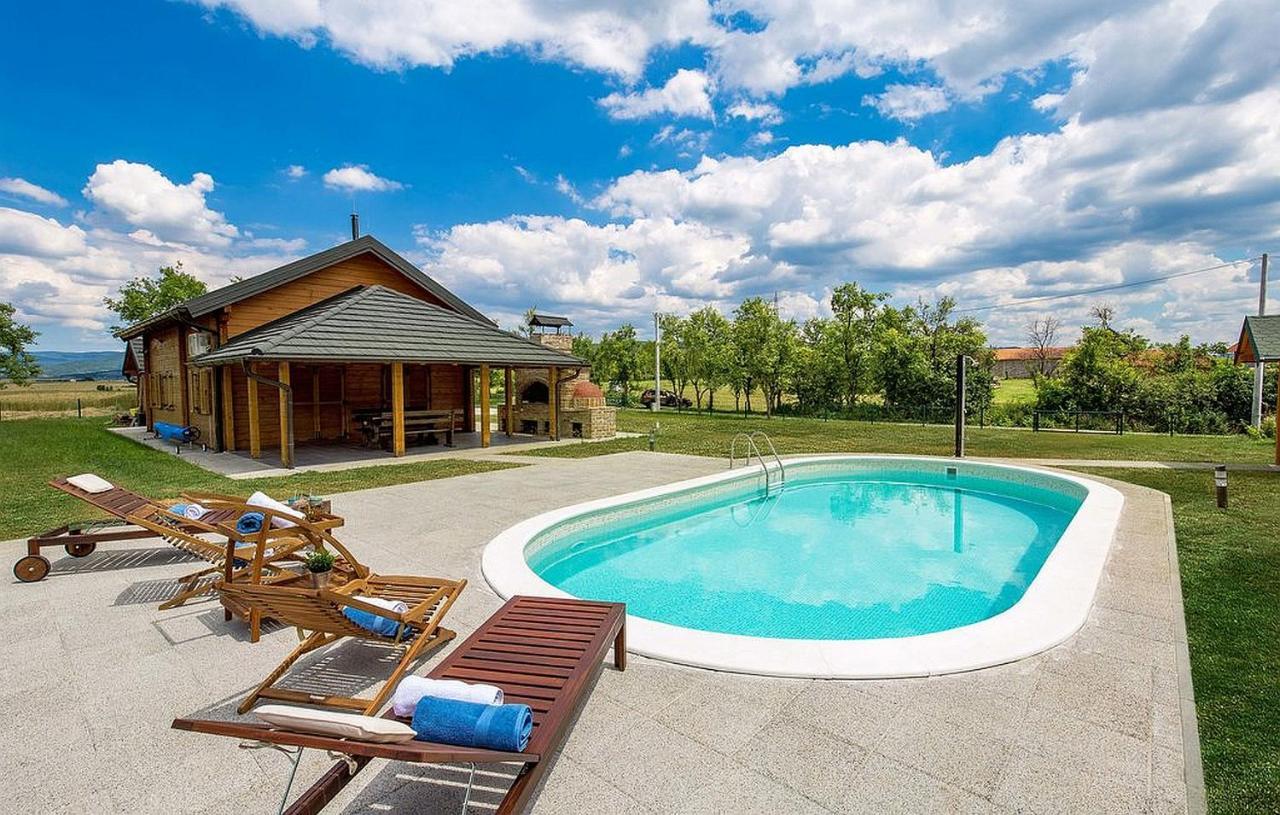 V'S Place - Wooden House With Heated Pool And Outdoor Sauna Otočac المظهر الخارجي الصورة