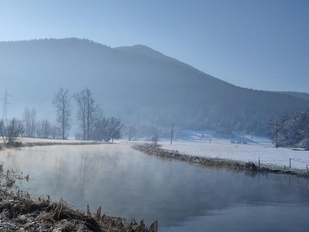 V'S Place - Wooden House With Heated Pool And Outdoor Sauna Otočac المظهر الخارجي الصورة