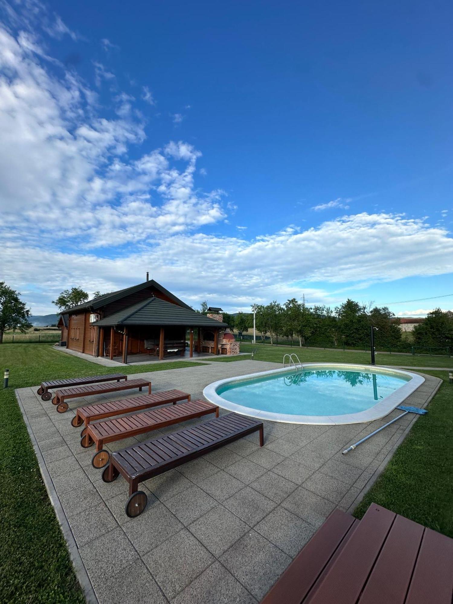 V'S Place - Wooden House With Heated Pool And Outdoor Sauna Otočac المظهر الخارجي الصورة