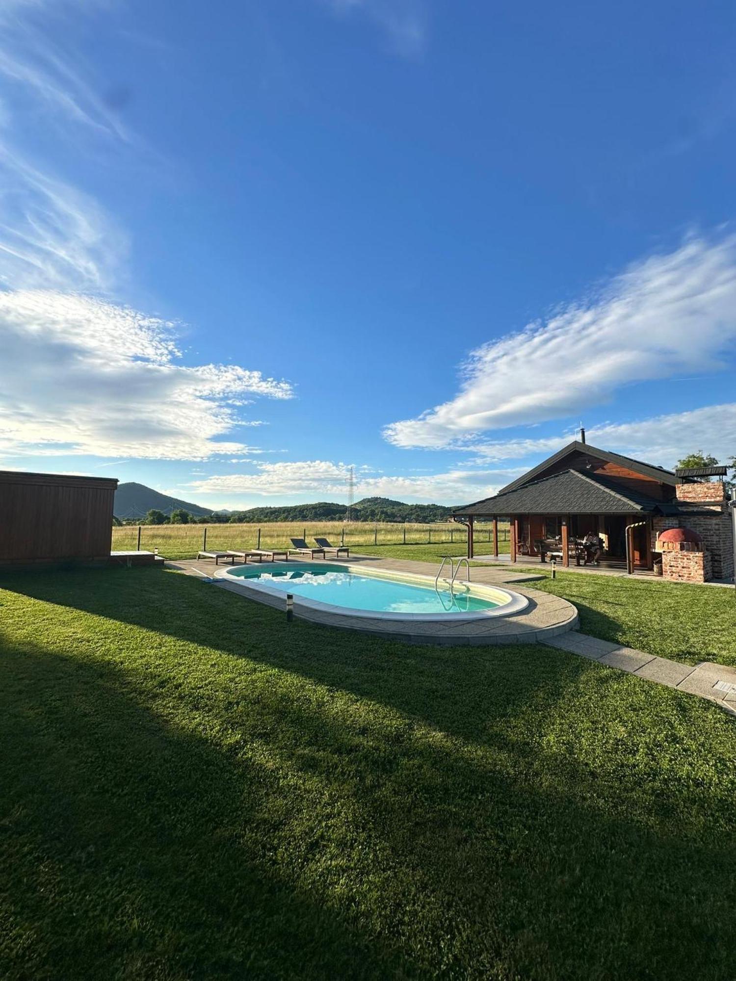 V'S Place - Wooden House With Heated Pool And Outdoor Sauna Otočac المظهر الخارجي الصورة